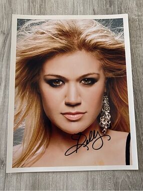 Signed Kelly Clarkson Photo